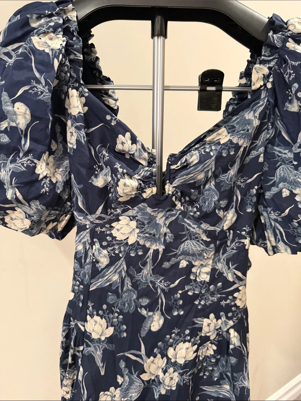 Abercrombie dress bow tie in the back
